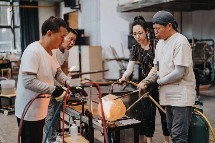 上海琉璃艺术博物馆首度与国内青年艺术家合作 挑战玻璃的“柔软”