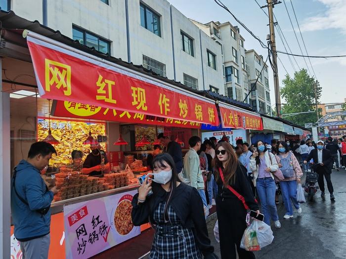 失去烟火气的淄博“八大局”，怎么在网红打卡地与实惠市民市场间寻得平衡？