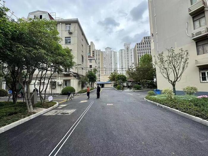 小区改造期间没地方停车，大家竟然想出这个办法……