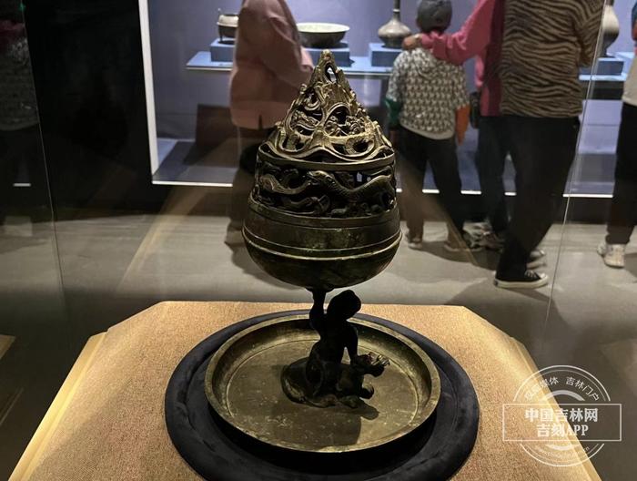 长信宫灯、鎏金铜缕玉衣、博山炉……280余件汉代王室文物在长春开展