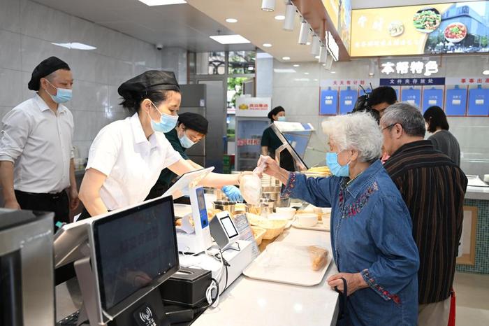 有社区食堂、健身房、图书馆，静安寺街道新开了一个居民家门口好去处