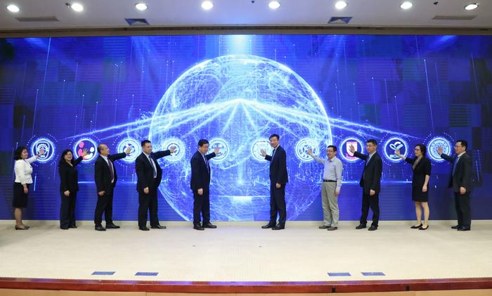 上海交通大学医学院消化科学院今日揭牌成立，房静远任院长