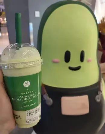 李黎在茉酸奶店内的打卡照;受访者供图