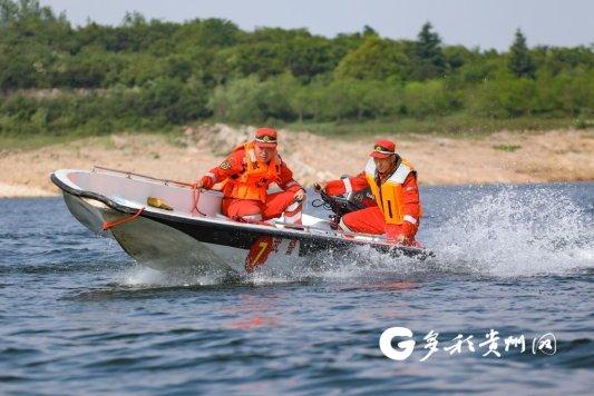 红枫湖上“激战正酣”  武警贵州总队练就水上救援硬功