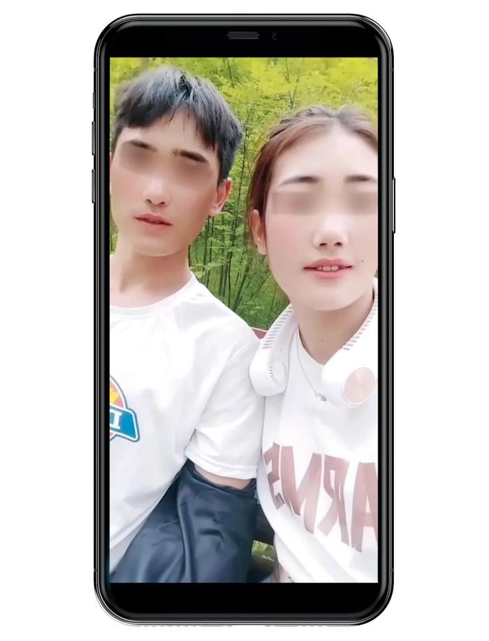 (视频截图)“凉山阿哥”视频账号中的皮特(左)与阿莫。