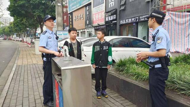 “520”前小学生捡到“钻戒”后报警寻主 警方找人鉴定：假的，是个玩具