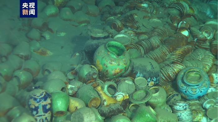 南海发现两处古代沉船，文物超十万件