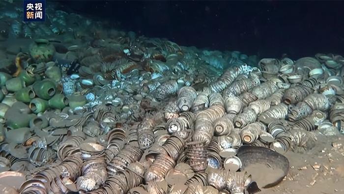 南海发现两处古代沉船，文物超十万件
