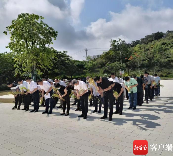 纪念袁隆平院士逝世两周年 三亚多部门到袁隆平纪念园献花哀悼