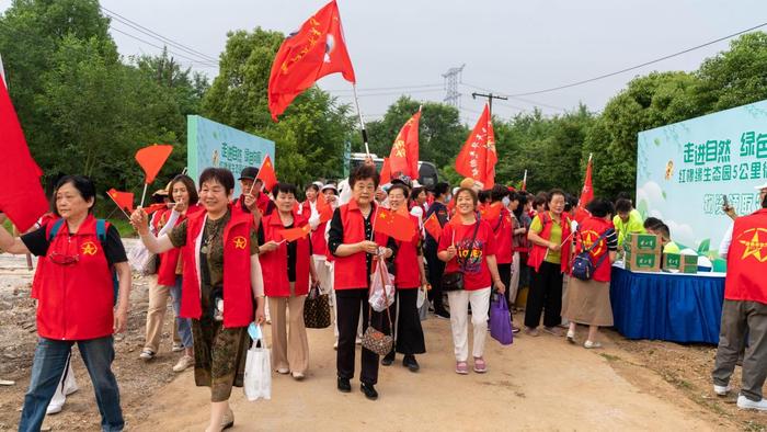 “走进自然 绿色向前”红橡缘生态园5公里徒步之旅甜蜜启程