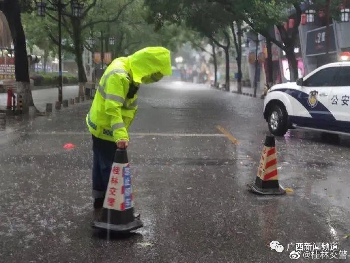 暴雨红色预警！​桂林市已有371所学校停课，25日前广西仍有较强降雨过程