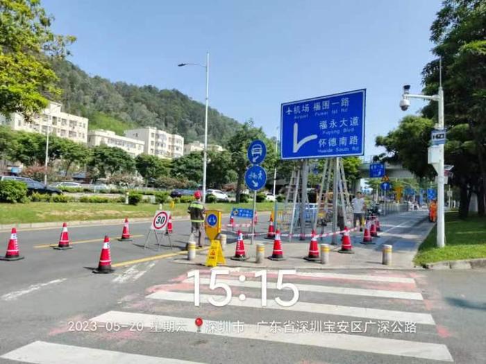 深网记“路”仪42： 福永某路牌挡住行人？ 24小时后已拆除