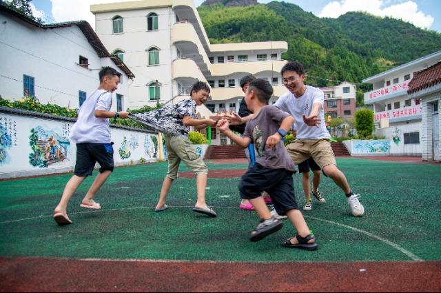 乡村振兴战略背景下农村基础教育发展路径探究