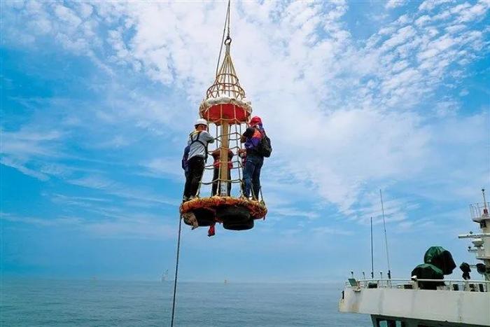 小惊险，超震撼！这个距离陆地20公里的风电场插下“定海神针”