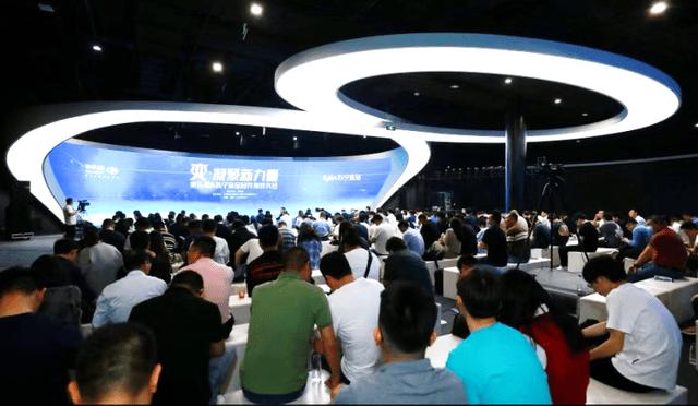 (图: 家乐福、苏宁宜品合作伙伴大会,200余新锐供应商深化产销互动)