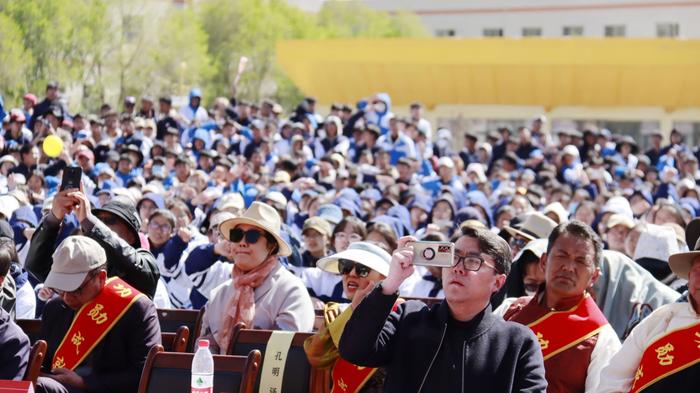 “礼赞班主任 赓续育人心”记日喀则市第一高级中学举行第七届班主任节