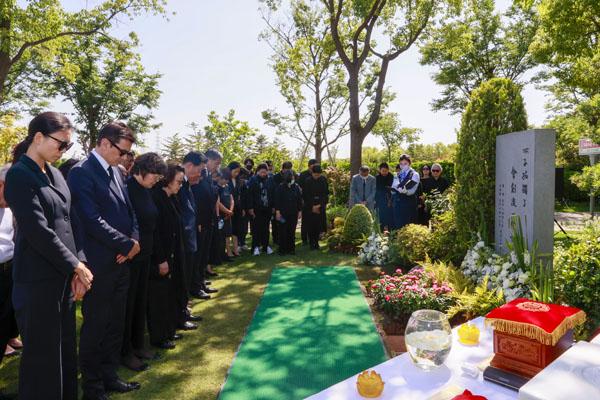 傅雷次子骨灰安葬仪式在福寿园海港陵园举行