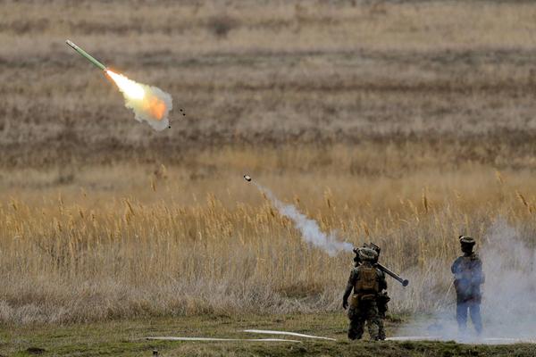 最新消息称,美已将一批FIM-92肩射式刺针防空导弹运抵台湾,台军方低调证实已接收。