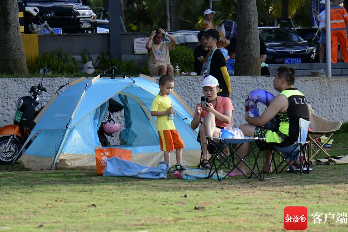 原创组图丨夏季，海边成海口市民游客避暑好去处