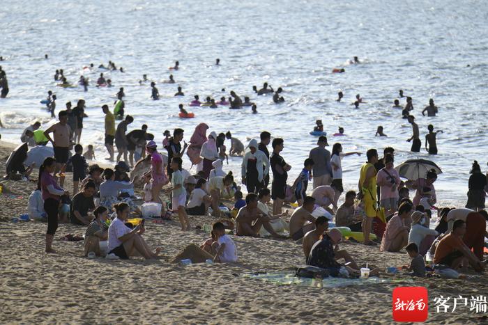 原创组图丨夏季，海边成海口市民游客避暑好去处