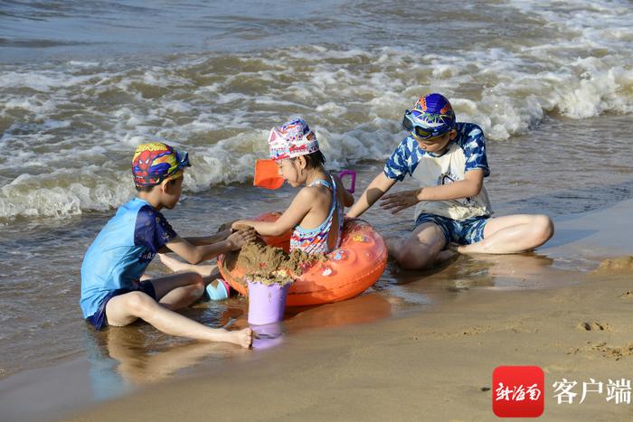 原创组图丨夏季，海边成海口市民游客避暑好去处