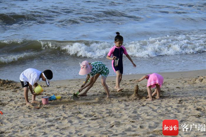 原创组图丨夏季，海边成海口市民游客避暑好去处