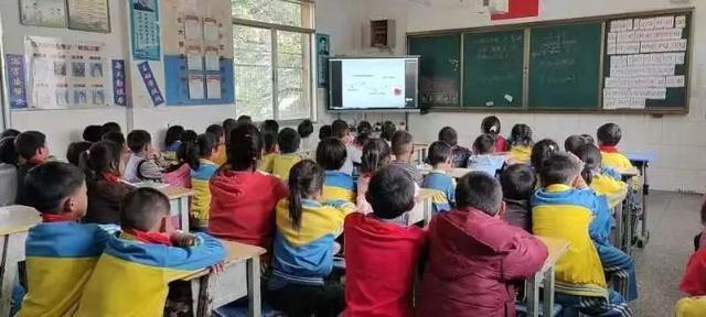 一块屏幕能如何改变乡村孩子？宝山为云南小学生开设空中数字素养课堂