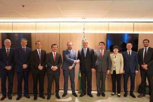 驻巴西大使祝青桥会见巴矿产和能源部长西尔韦拉