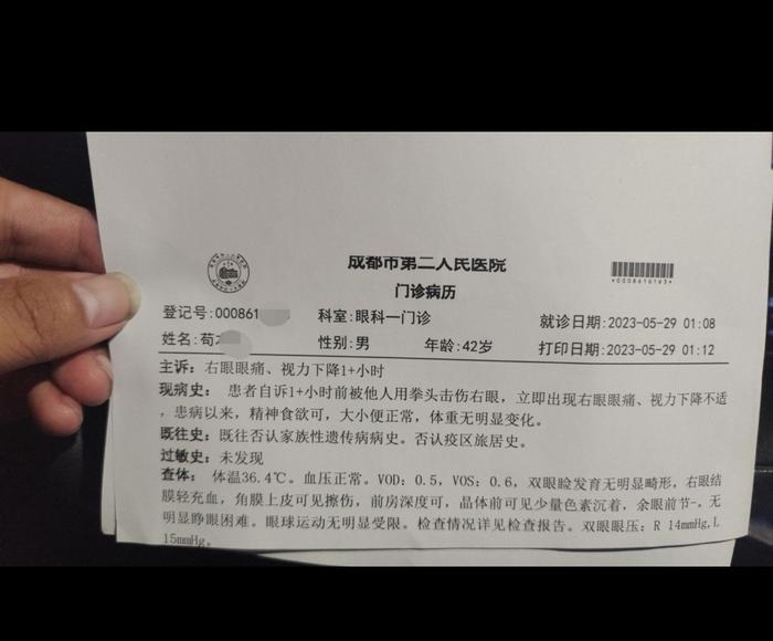 出租车司机被乘客掌掴辱骂 公司：乘客酒后失态已道歉，并承担医疗费