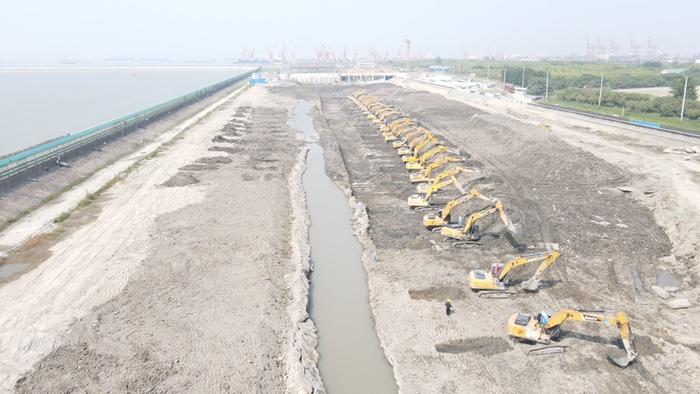 在吴淞江上建上海最大泵闸枢纽，新川沙河段泵闸枢纽工程初步具备通水条件