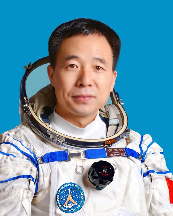 定了！三位航天员是他们，包括一位大学教授！中国人首次登月，也提上日程！