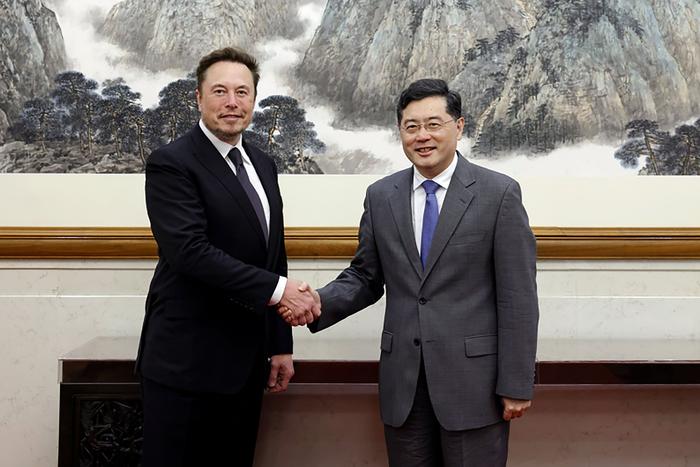 2023年5月30日,国务委员兼外长秦刚在北京会见特斯拉首席执行官马斯克。(图源:视觉中国)