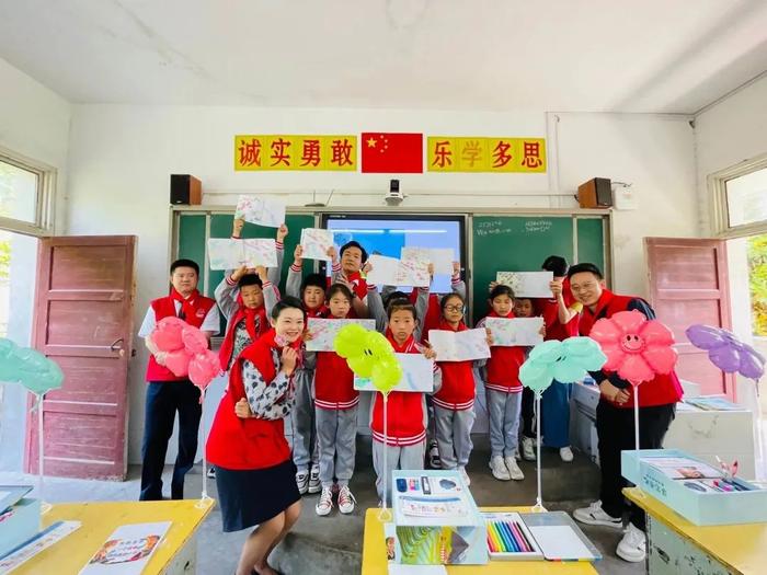 这个儿童节，东航为各定点帮扶地区的孩子们送去温暖