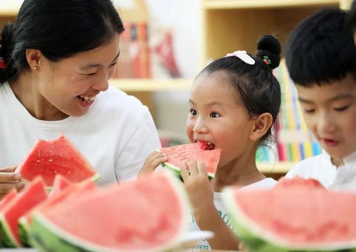 西瓜涨价了，这个夏天还能痛快吃瓜吗？