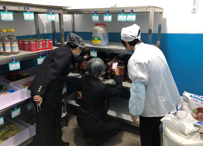 黑龙江省鸡西市市场监管局集中开展全市校园食品安全“大排查 大整治 大提升”专项行动