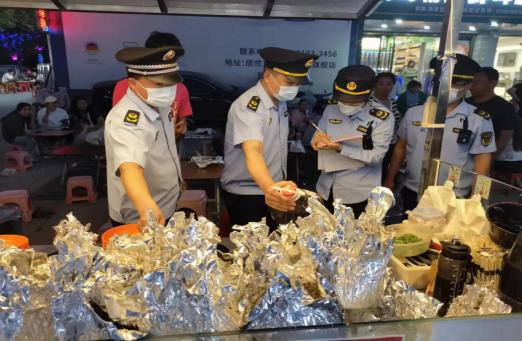 陕西省大荔县市场监管局突击检查夜间餐饮市场