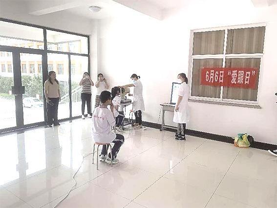 阜城县人民医院医务科组织开展全国“爱眼日”宣传教育周活动
