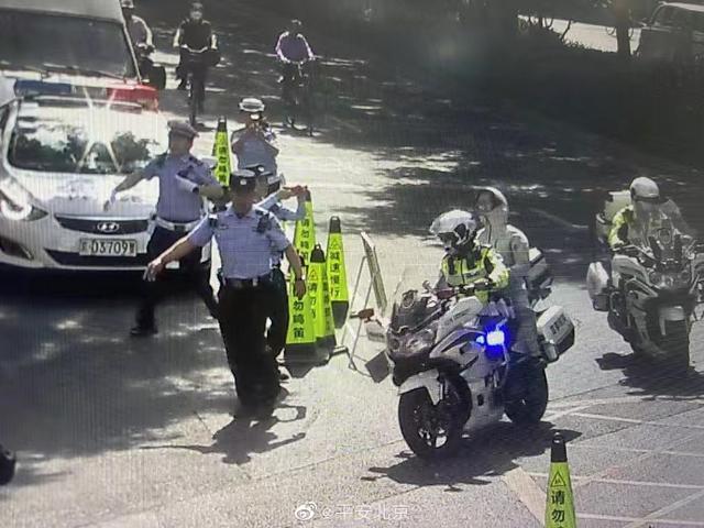 警探号｜考生走错考场 北京铁骑民警载着考生飞速赶到正确考场