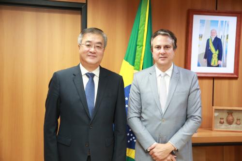 驻巴西大使祝青桥会见巴教育部长桑塔纳