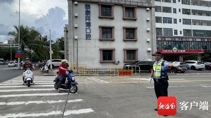 烈日暴雨下护考、紧急护送考生及时拿证补证……高考首日海口交警全面开启“护考”模式