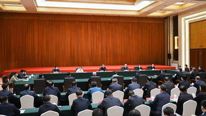 6月7日至8日,中共中央总书记、国家主席、中央军委主席习近平在内蒙古考察。这是8日上午,习近平在呼和浩特听取内蒙古自治区党委和政府工作汇报并发表重要讲话。