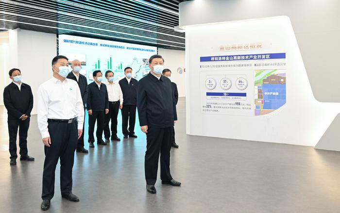 6月7日至8日,中共中央总书记、国家主席、中央军委主席习近平在内蒙古考察。这是7日下午,习近平在呼和浩特中环产业园考察。
