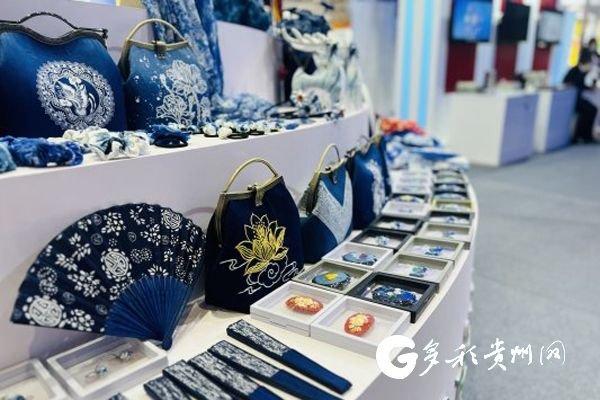 【聚焦深圳文博会】开展首日 贵州一展商苗绣销售12000元