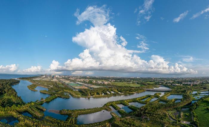 “发现海口之美”摄影大咖走进重点园区：自贸港引领区是海口发展的最美注脚