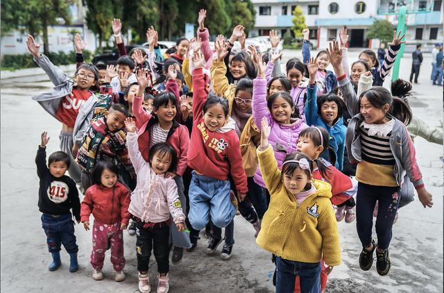 抖音发布未成年人网络保护社会责任报告，青少年模式日均新增万条优质视频