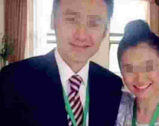 ▲吴某某与陈某某的合影。 图片来源/网络