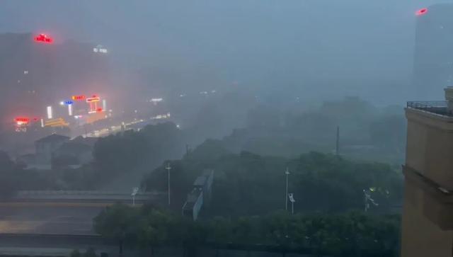 “大风橙”“暴雨蓝”“雷电黄”……今晚你那雨多大？