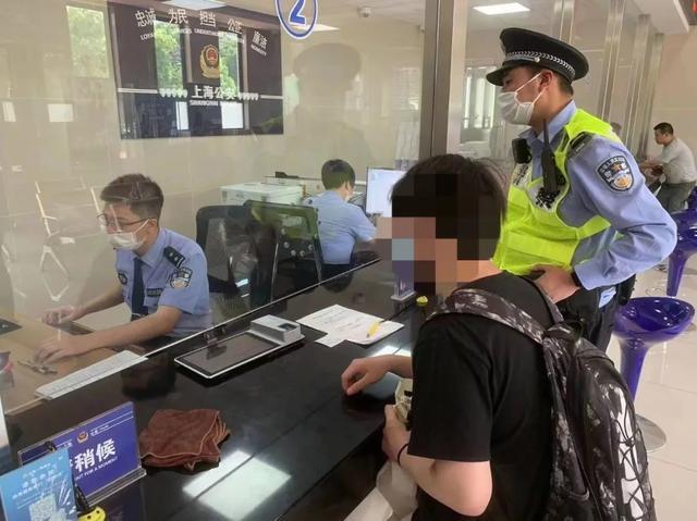 金山民警仅用4分钟帮助“欲弃考”考生开具身份证明