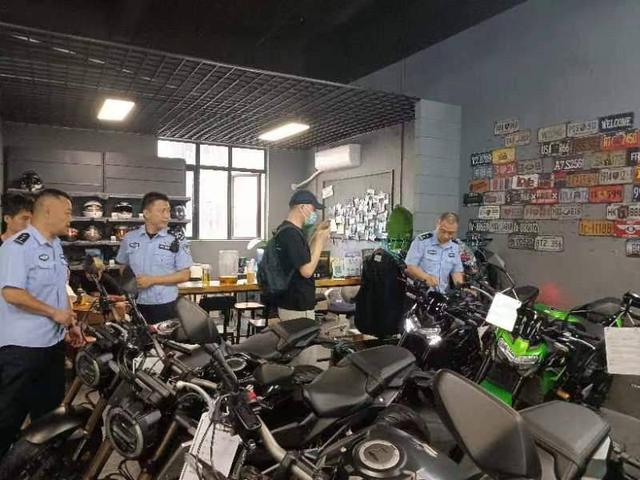 多部门联合突击检查二手摩托车销售店 查扣8台非法改装车