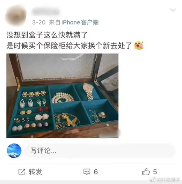 国企领导“牵手门”，火的不该是抹胸裙